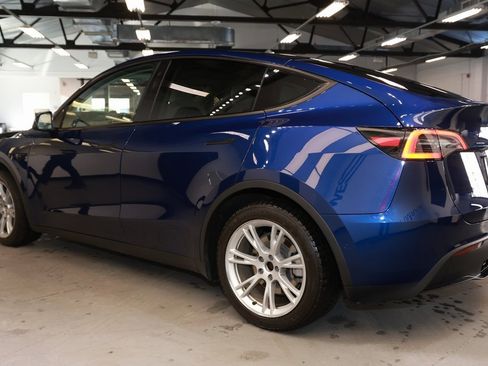 Used 2020 Tesla Model Y Long Range image 5