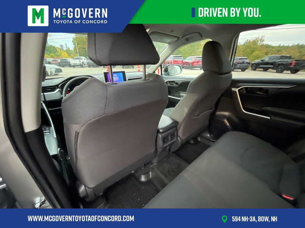 Used 2023 Toyota RAV4 LE AWD/4WD image 16