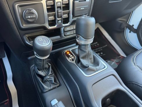 Used 2024 Jeep Wrangler Unlimited Sahara w/ Technology Group AWD/4WD image 36