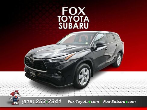 Used 2023 Toyota Highlander LE AWD/4WD image 1