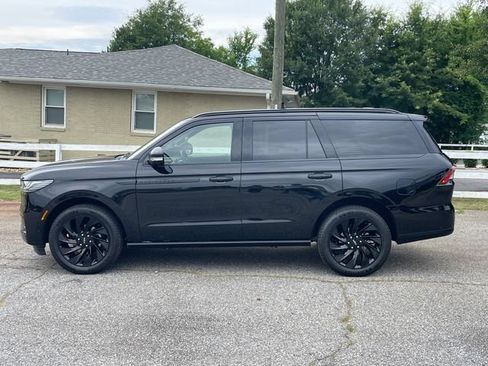 Used 2025 Lincoln Navigator Reserve w/ Jet Appearance Package AWD/4WD image 2