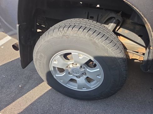 Used 2012 Toyota Tacoma PreRunner w/ SR5 Pkg RWD image 3