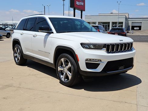 Used 2023 Jeep Grand Cherokee Limited AWD/4WD image 4