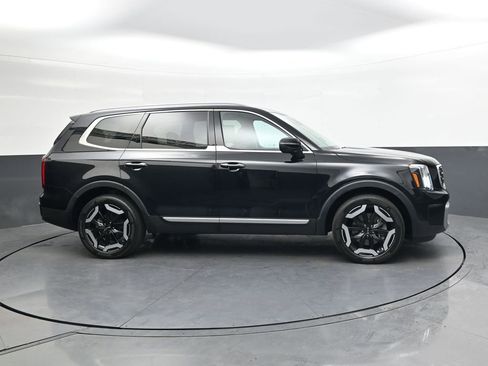 Used 2023 Kia Telluride S w/ S Sunroof Package image 3