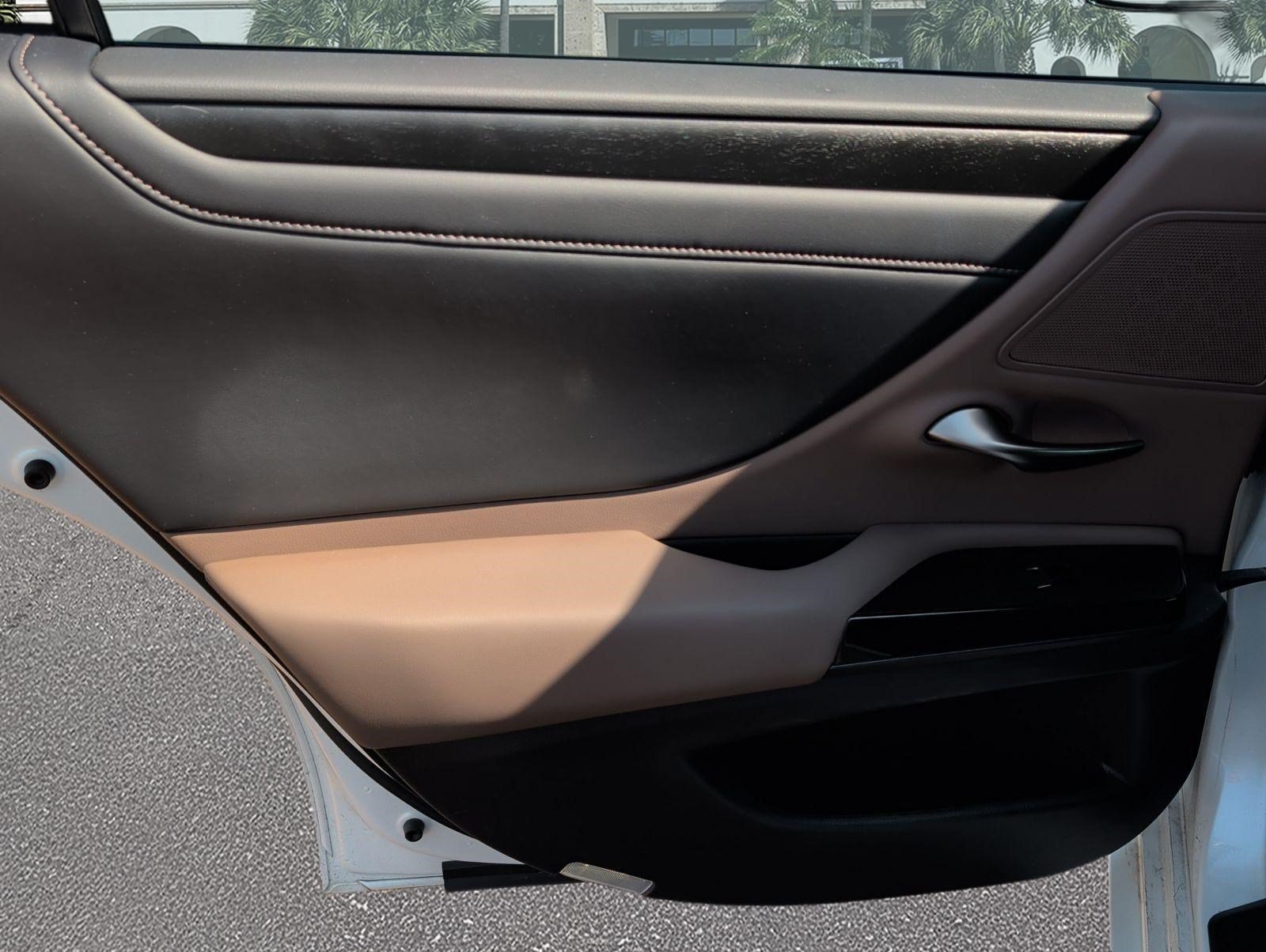 Used 2025 Lexus ES 350 w/ Premium Package FWD image 24