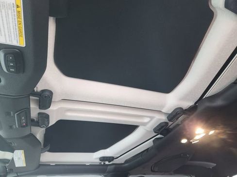 Used 2023 Jeep Gladiator Mojave w/ Cold Weather Group image 21