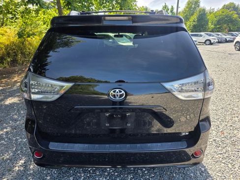 Used 2013 Toyota Sienna SE FWD image 6