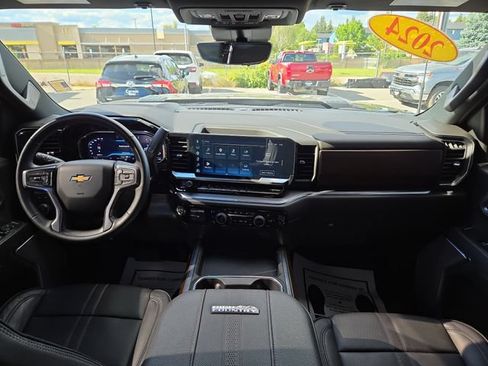 Used 2024 Chevrolet Silverado 2500 High Country w/ Technology Package AWD/4WD image 3