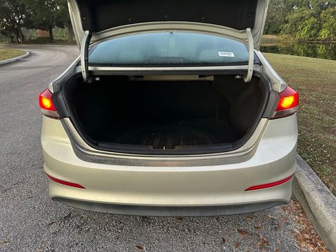 Used 2017 Hyundai Elantra SE image 10