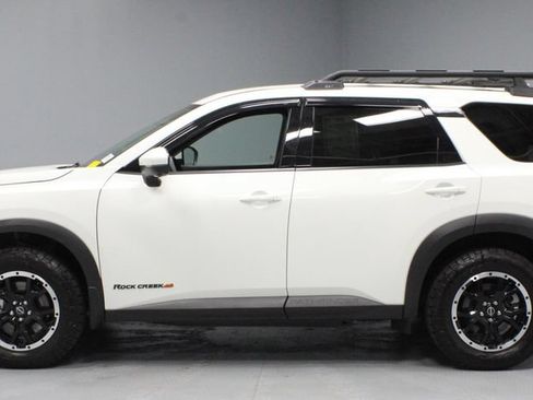 Used 2025 Nissan Pathfinder Rock Creek AWD/4WD image 7