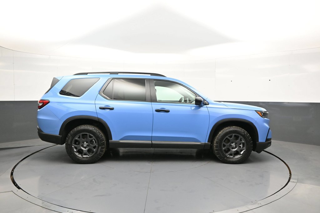 Certified 2024 Honda Pilot TrailSport image 5