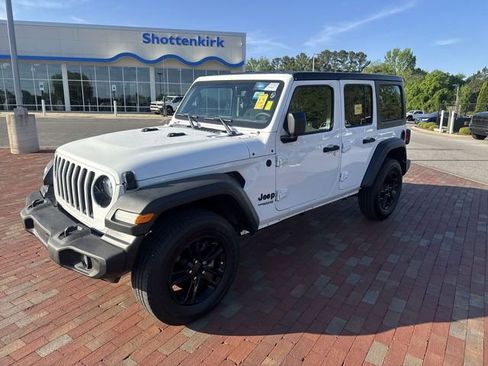 Used 2022 Jeep Wrangler Unlimited Sport image 4