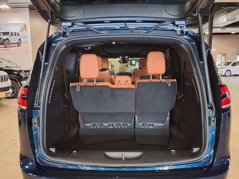 Used 2024 Chrysler Pacifica Pinnacle image 12