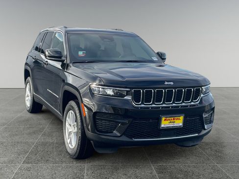 New 2026 Jeep Grand Cherokee Laredo RWD image 7