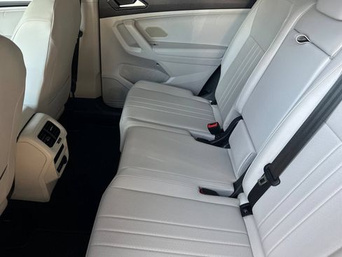 Used 2023 Volkswagen Tiguan SE w/ Panoramic Sunroof Package FWD image 12