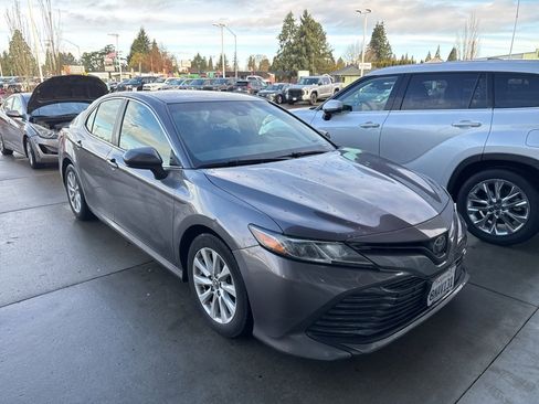 Certified 2018 Toyota Camry LE image 2