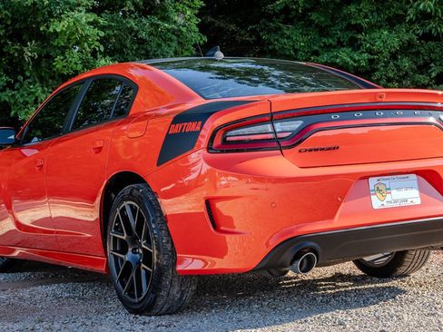 Used 2017 Dodge Charger R/T RWD image 3