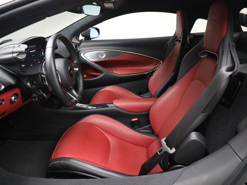 Used 2024 McLaren Artura RWD image 22