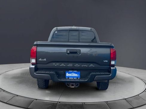Used 2020 Toyota Tacoma SR AWD/4WD image 4