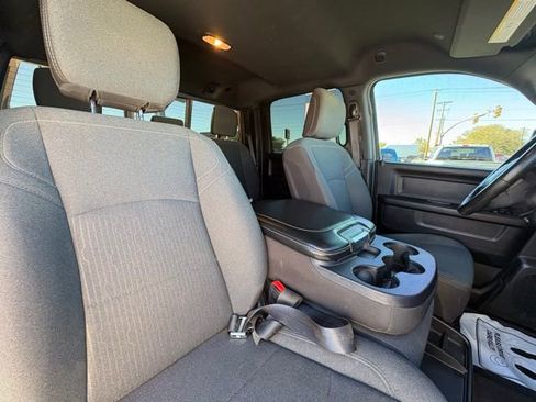 Used 2024 RAM 2500 Tradesman w/ Chrome Appearance Group image 25