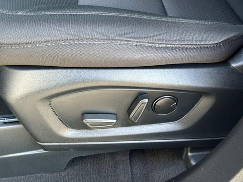 Certified 2023 Ford Explorer XLT RWD image 21