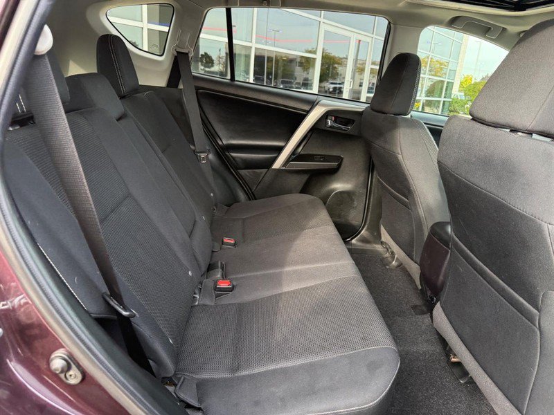 Used 2018 Toyota RAV4 XLE AWD/4WD image 12