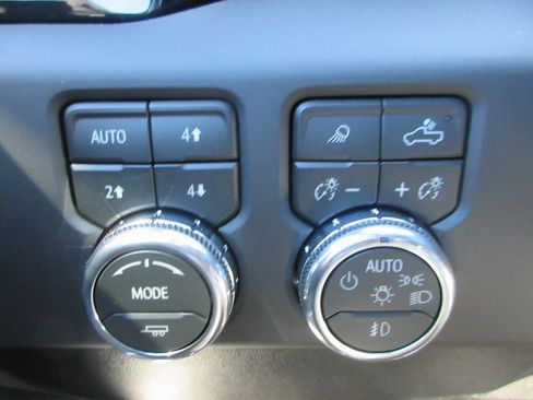 New 2026 GMC Sierra 2500 AT4X w/ LPO, Black Badging Package AWD/4WD image 18