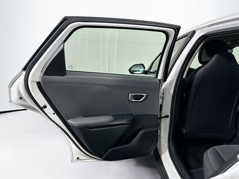 Used 2025 Kia K4 LXS image 25