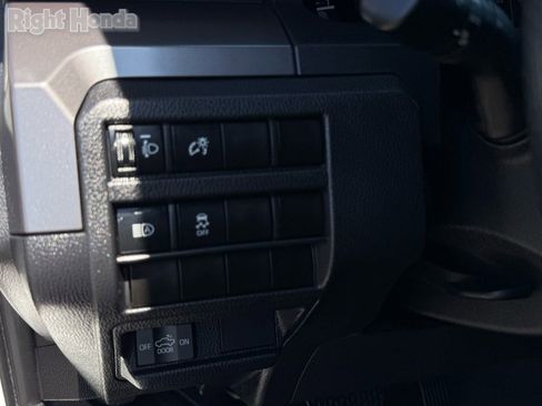 Used 2025 Toyota Tacoma TRD Off-Road image 15