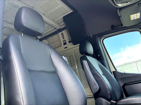 Used 2023 Mercedes-Benz Sprinter 2500 image 14