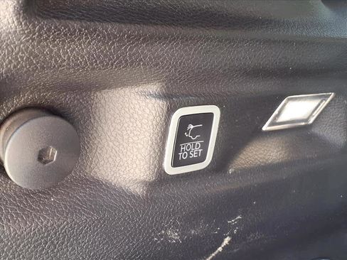 Used 2022 Jeep Grand Cherokee L Limited image 6