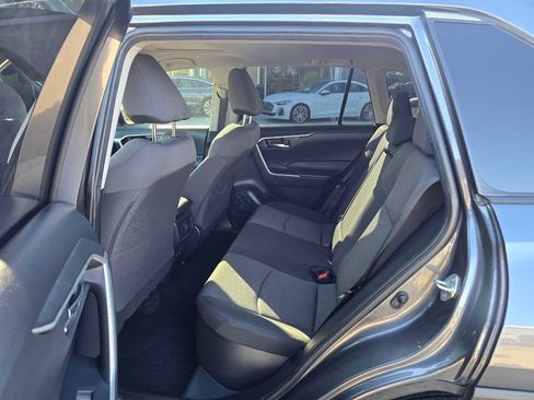 Used 2022 Toyota RAV4 XLE image 18
