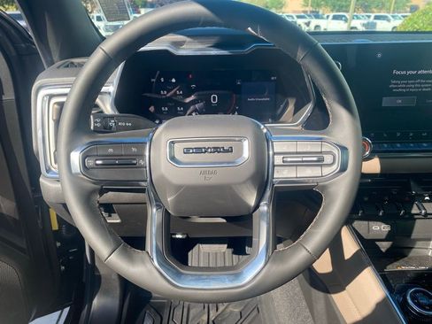 New 2025 GMC Canyon Denali w/ LPO, Denali Black Edition image 17