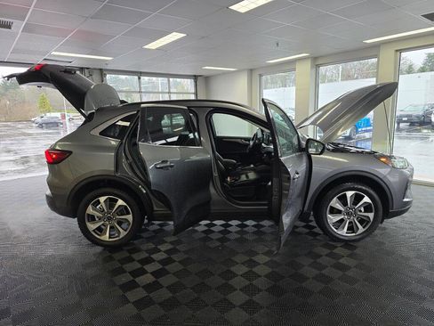 Used 2024 Ford Escape Platinum AWD/4WD image 18