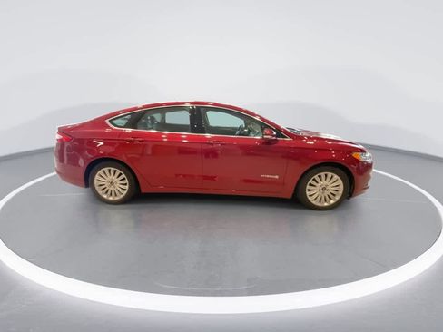 Used 2016 Ford Fusion SE w/ Equipment Group 502A FWD image 9