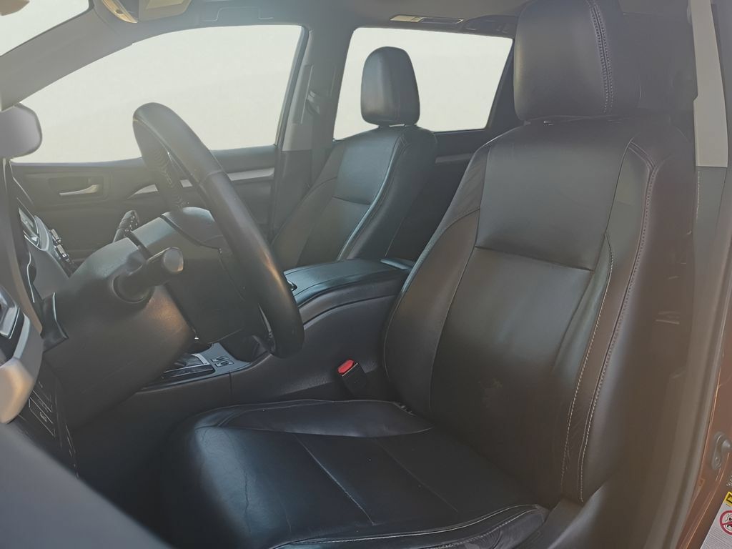 Used 2018 Toyota Highlander XLE AWD/4WD image 34