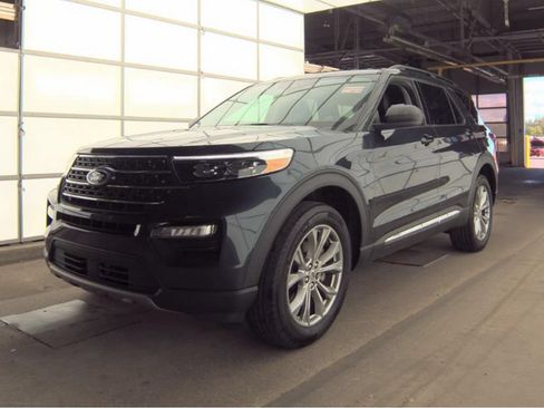 Used 2024 Ford Explorer XLT w/ Equipment Group 202A AWD/4WD image 2