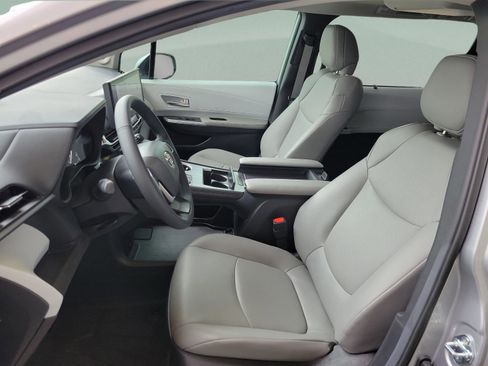 Used 2025 Toyota Sienna XLE w/ XLE Plus Package image 26