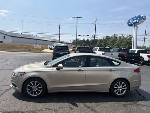 Used 2017 Ford Fusion SE FWD image 5
