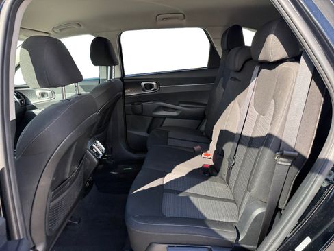 Used 2023 Kia Sorento LX image 16