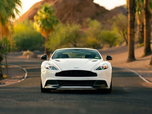 Used 2015 Aston Martin Vanquish Coupe image 21