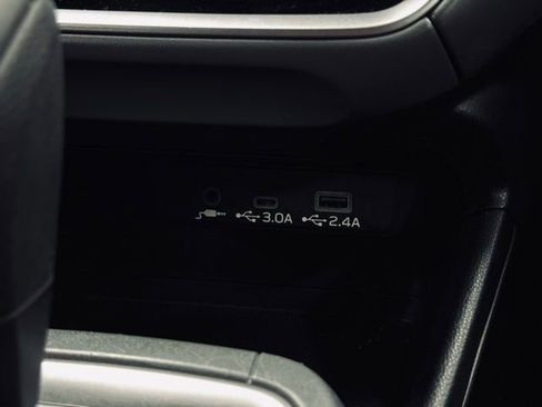 Used 2025 Subaru Crosstrek 2.0i Premium image 31