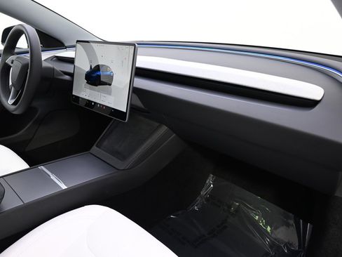 Used 2025 Tesla Model 3 Long Range image 15