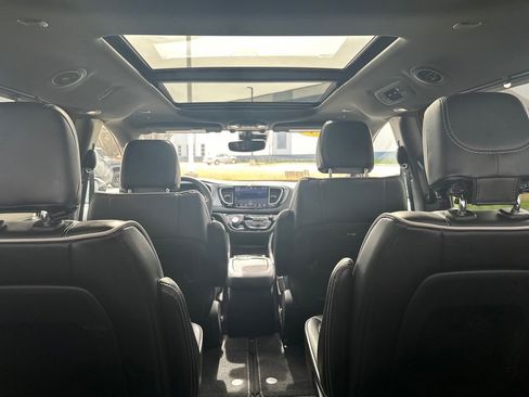 Used 2025 Chrysler Pacifica Limited FWD image 39