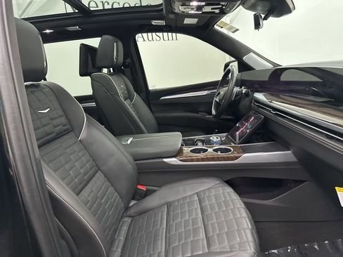 Used 2025 Cadillac Escalade Sport Platinum AWD/4WD image 28