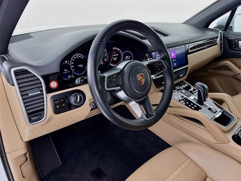 Certified 2020 Porsche Cayenne image 4