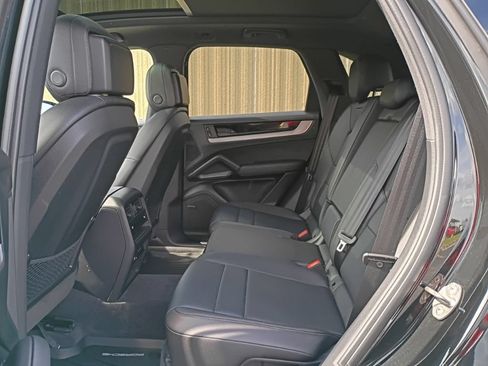 Certified 2025 Porsche Cayenne AWD/4WD image 15