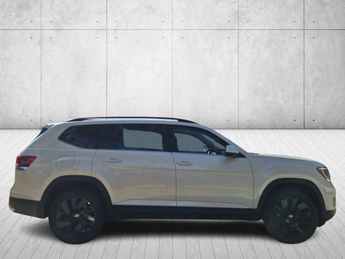 New 2026 Volkswagen Atlas SE image 6