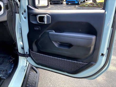 Used 2024 Jeep Wrangler Unlimited AWD/4WD image 17