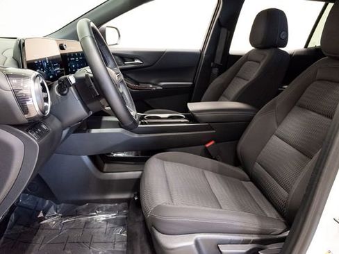 Used 2025 Chevrolet Equinox LT image 10